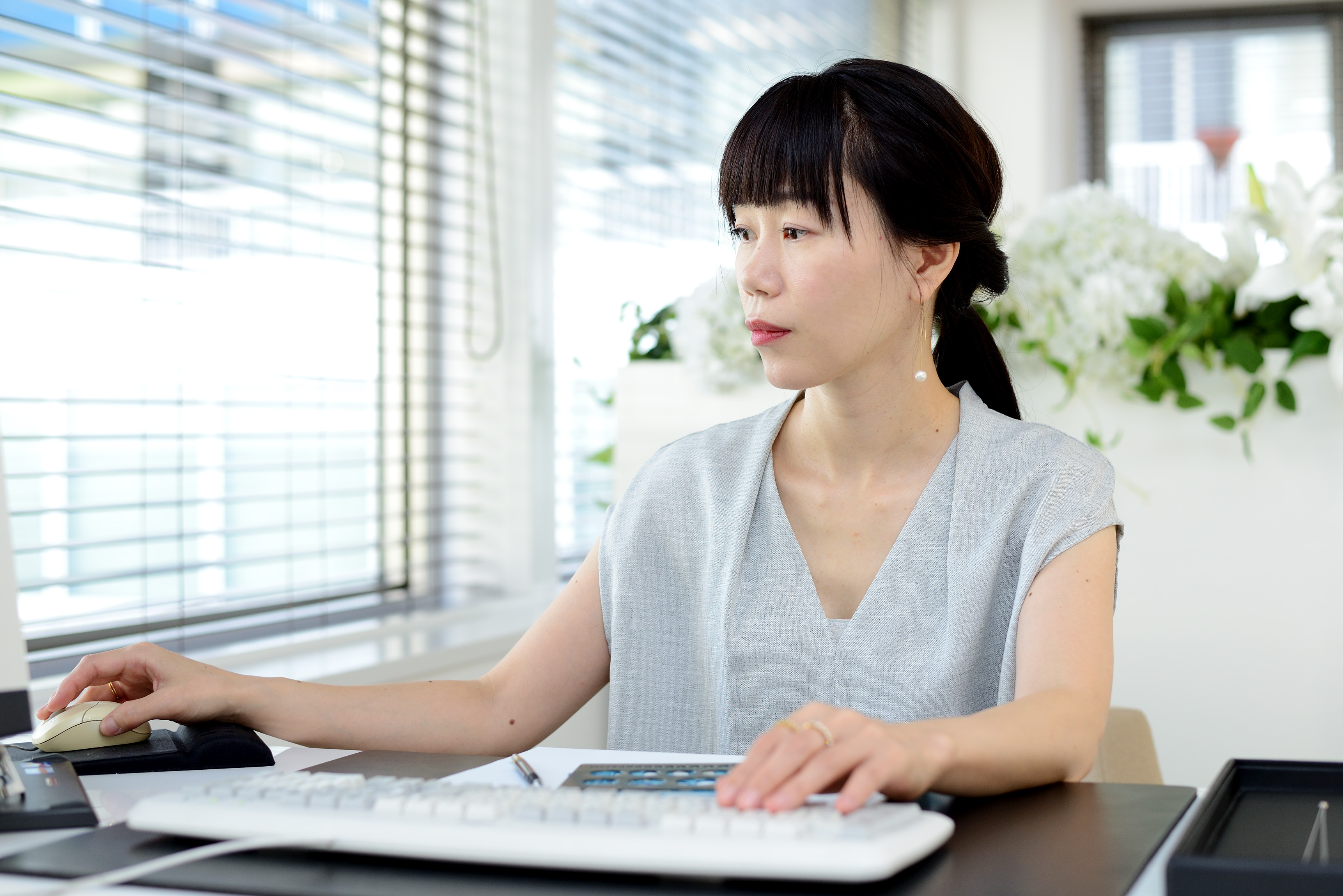 「普段着に品格をもたらす」ジュエリーデザイナーが語る真珠の魅力